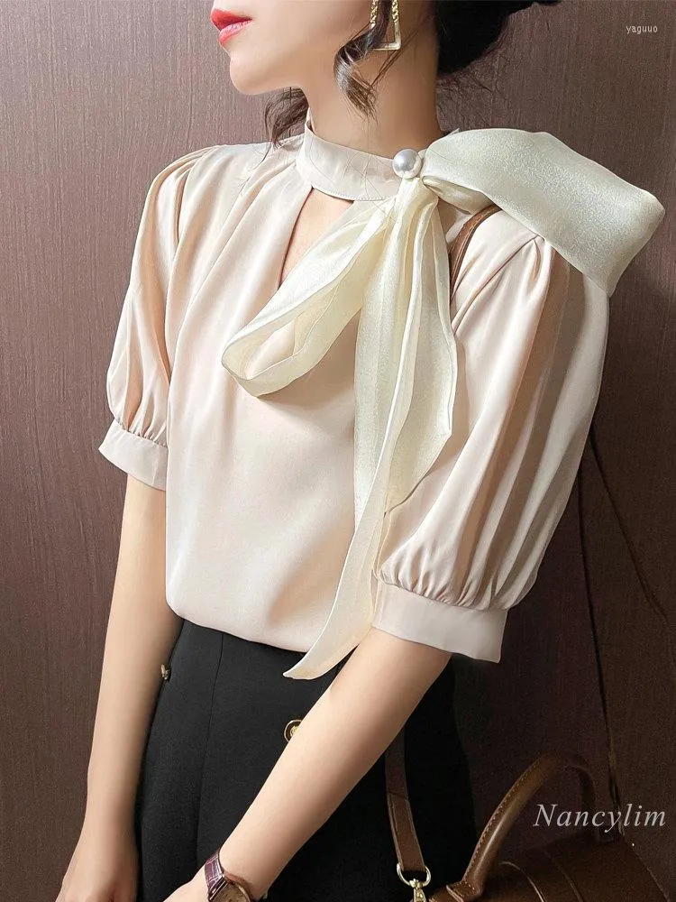 Kvinnors blusar Elegant Bow Tie Stand krage Skjorta Kvinnors sommarkoreansk stil Löst halsduk Kort ärm aprikosblus Office Woman Woman