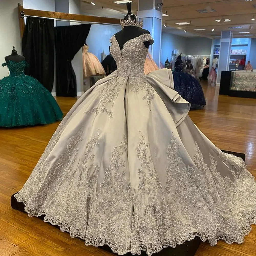 シルバーフリルズカテッタルトレインQuinceaneraドレスアップリックビーズレースアップコルセットスイート16 Vestidos de Quinceanera 15 nera