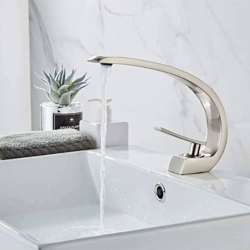 Badezimmer-Waschtischarmaturen IMPEU Wasserhahn aus gebürstetem Nickel, einzigartiges Design, Einhand-Loch-Waschbecken-Mischbatterie, kommerziell