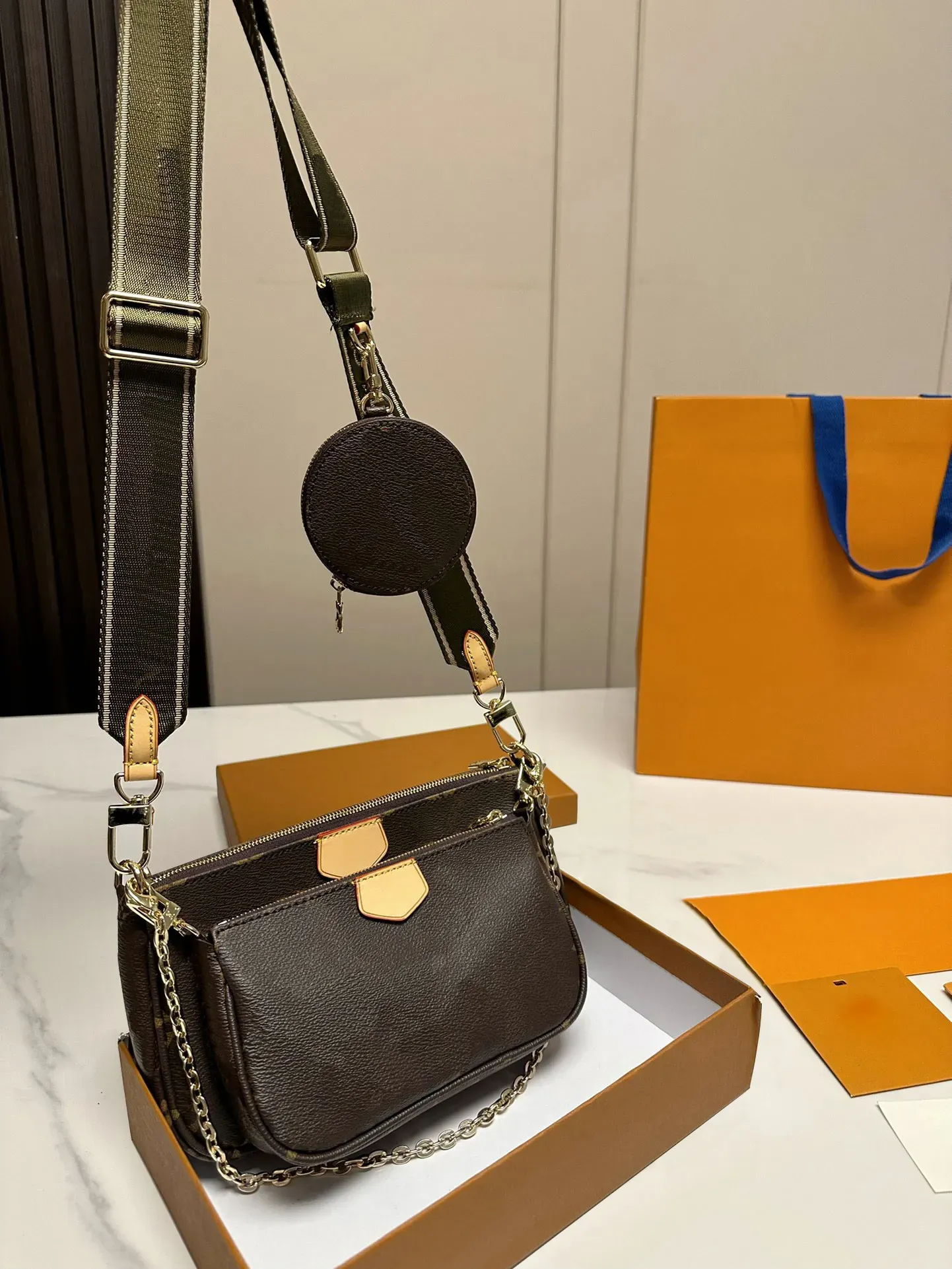 新品FATTORIAdelCUOIOレザーメッシュバッグPochette2 DG 新品FATTORIAdelCUOIOレザーメッシュバッグPochette2 DG