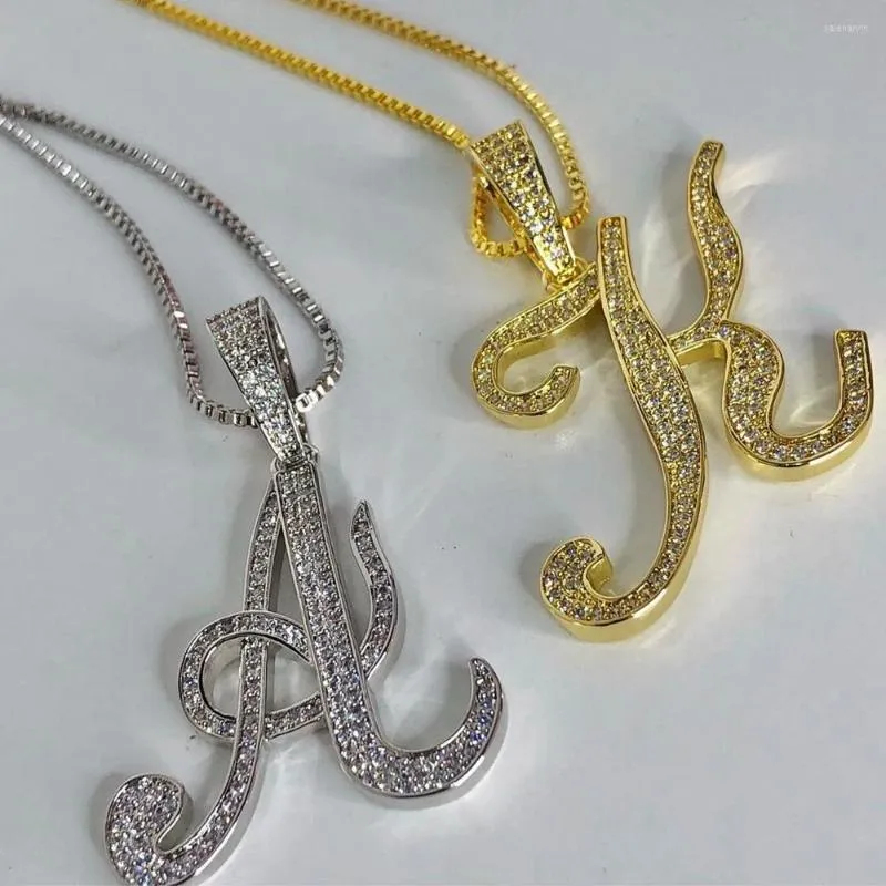 Correntes 26 Letras Colar Colar Colar Micropaved Crystal Cursive Letter Pinging for Women Big Chain de Alfabeto nas jóias da gargantilha do pescoço