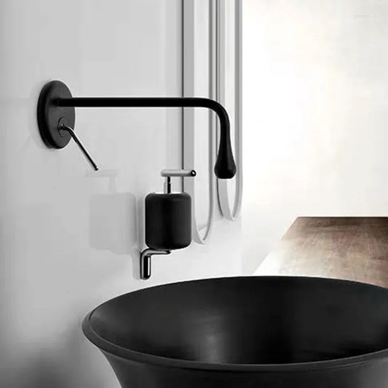 Grifos de lavabo de baño Lavabo simple nórdico y grifo de agua fría Todo cobre Gota negra Lavabo creativo montado en la pared Agujero único