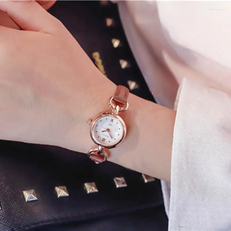 Wristwatches Women Girl Simple Quartz Wrist Watch PU Leather Strap