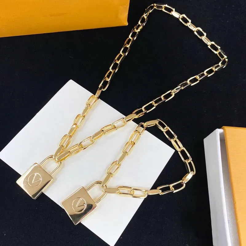 2023Europe America Fashion Designer Jewelry Sets Lady Women Brass Engraved V Initials Lock Pendant 18K Gold Plated Chain Necklace Bracelet
