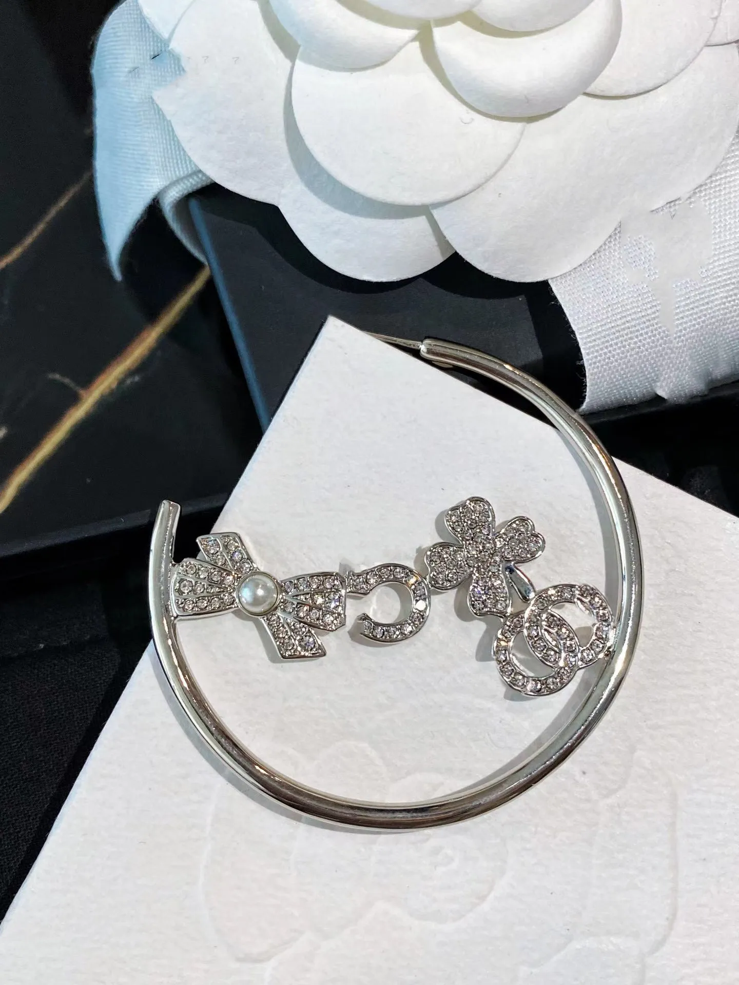 Boucles d'oreilles pour femmes luxueuses et élégantes conçues par des créateurs de boucles d'oreilles classiques, cadeaux de bijoux de mariage, cadeaux d'anniversaire de fête