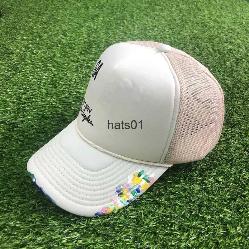 Ball Caps White Graffiti Casual Hat Casual Bronge Galleryes Baseball Cap for Men and Women Casual Letters Printing