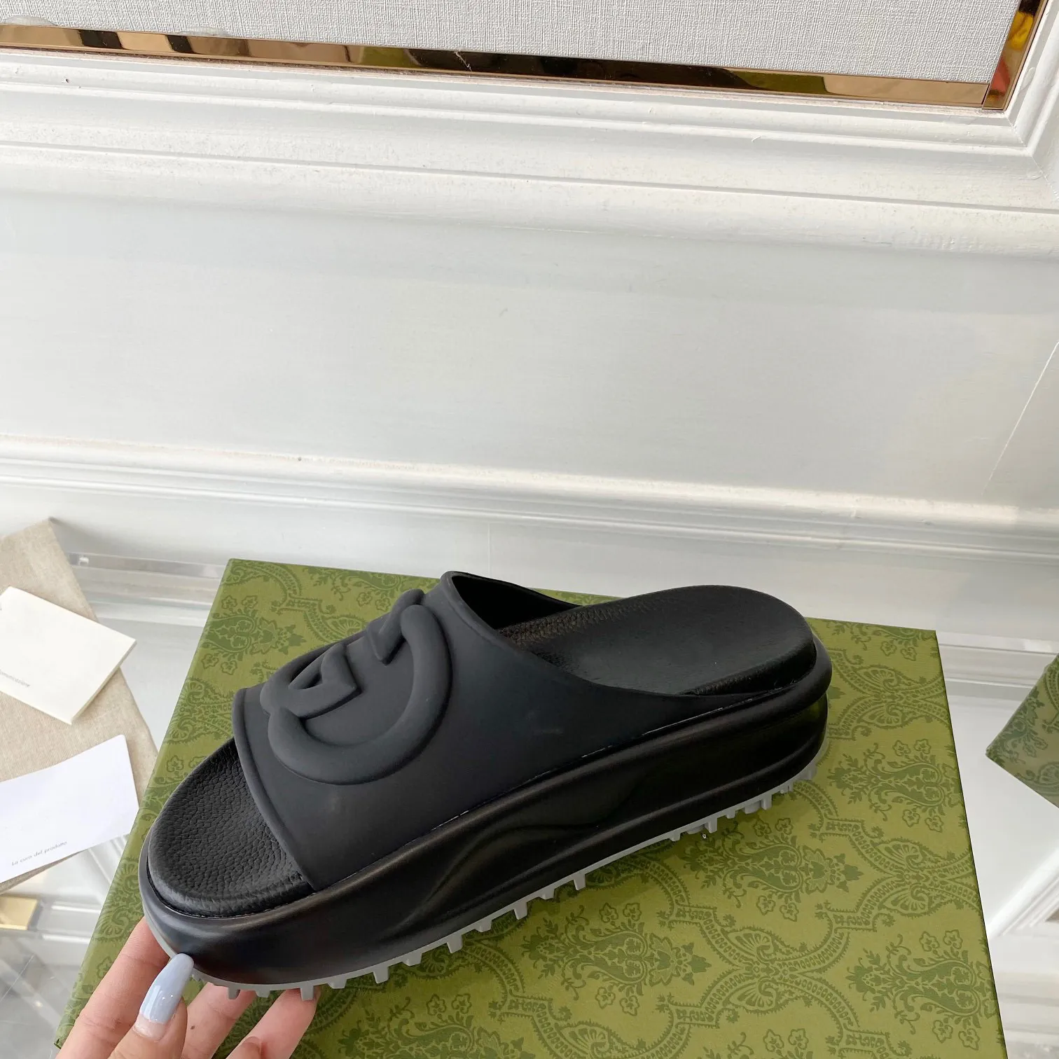 Pantoufles de styliste pour femmes et hommes, sandales de marque, tongs plates en cuir véritable, chaussures décontractées, baskets, bottes par Fen 002