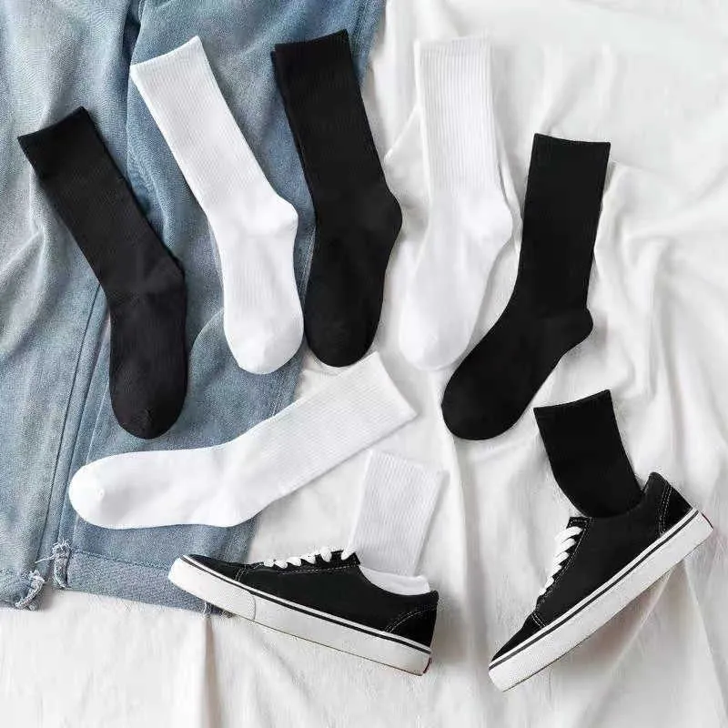 Femmes Homme Chaussettes En Gros Compression Coton Unisexe Hommes Casual Mode Harajuku Streetwear Hip Hop Planche À Roulettes Longue Solide Couleur Noir Blanc Équipage