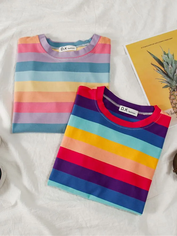 T-Shirt Women's 2022 new women's spring ins rainbow striped shortsleeved Tshirt careful machine exposed navel short summer coat tide