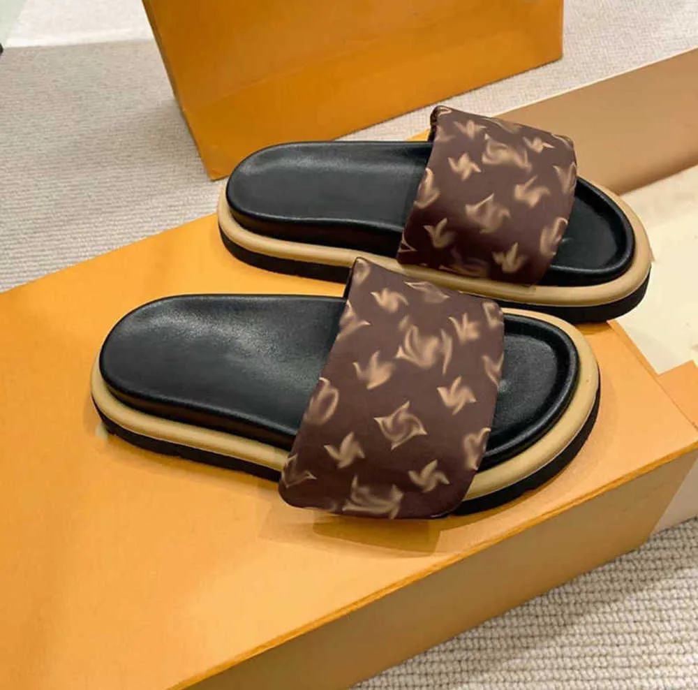 Ontwerpers Pool Pillow Mules Dames Sandalen Zonsondergang Flat Comfort Gevotte voorste riem Slippers Modieuze gemakkelijk te dragen Styls-modetrend