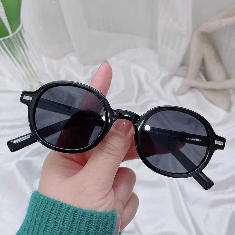 Small round vintage sunglasses 2025