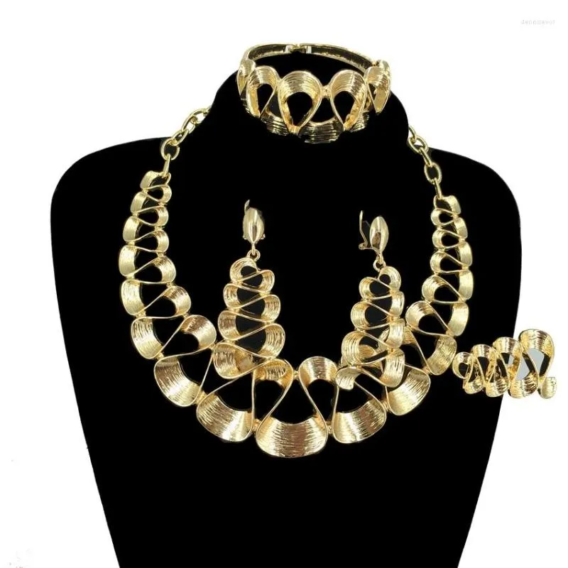 Серьги для ожерелья наборы Dubai Jewelry Woman Gold Plate Classic Pashion Hollow Design Ladies Bracelet Bracelet Ring Gift Pired FHK14597