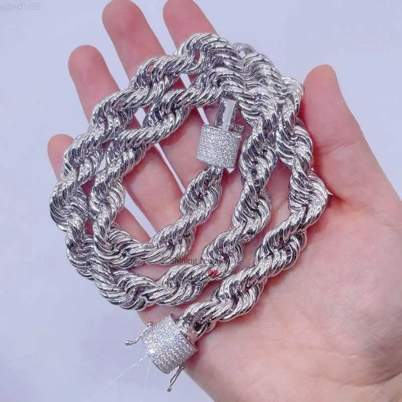 Rope chain lock outlet