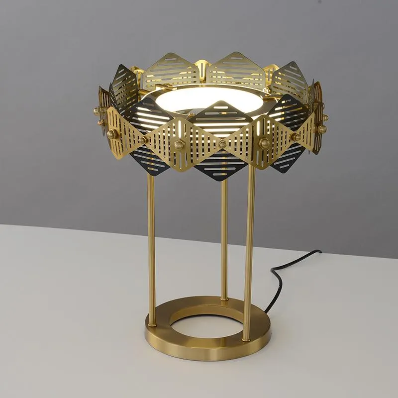 Lampes de table moderne lampe à LED salon café Designer modèle chambre chevet Bronze métal creux décoratif