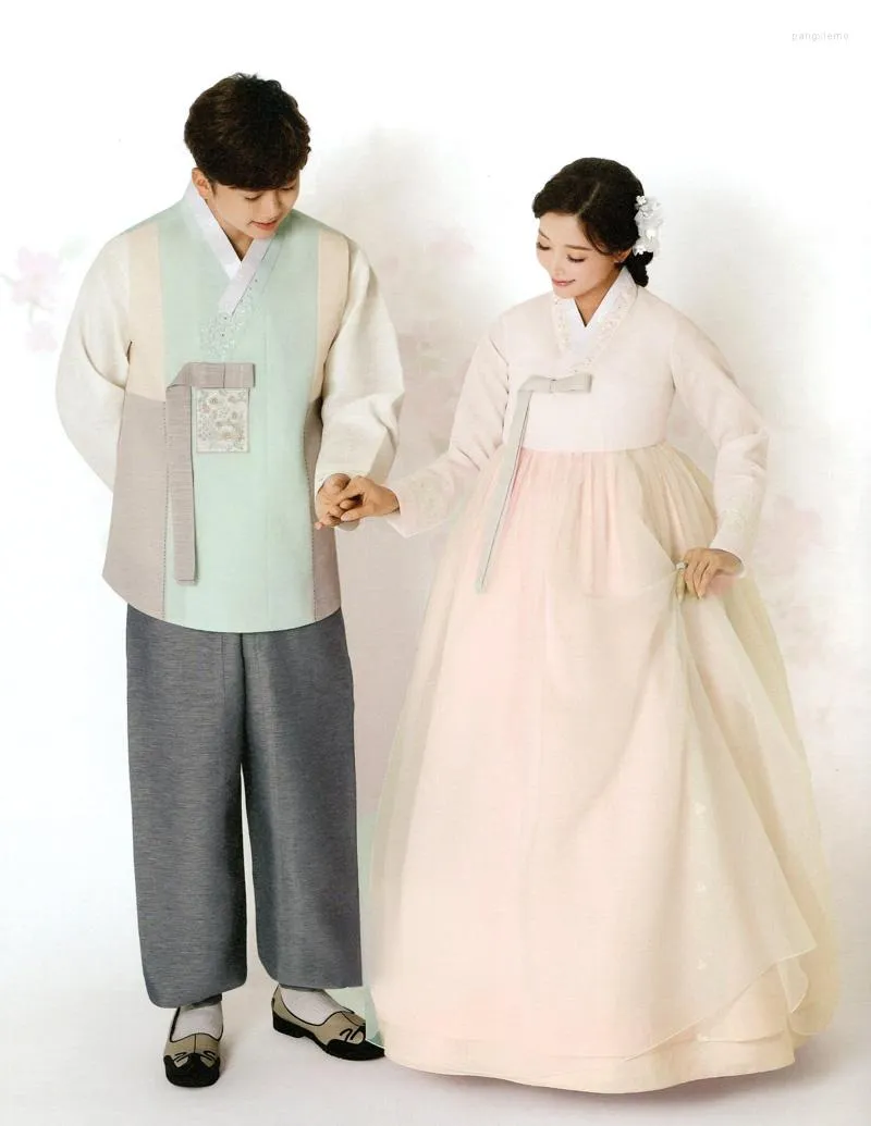 Vêtements ethniques coréens originaux importés Hanbok brodés à la main pour les événements et les costumes à grande échelle