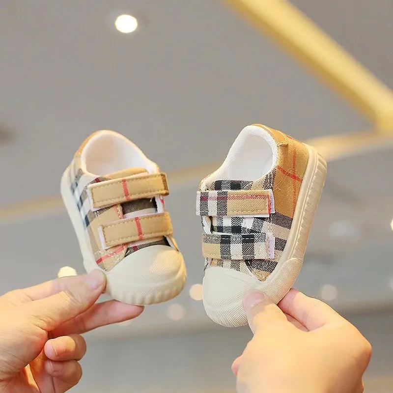 Baby Buty Baby First Walkers Designer Designer Niemowlę małe dziewczęta chłopiec swobodny siatka miękka dna przeciwpoślizgowe obuwie prezenty świąteczne