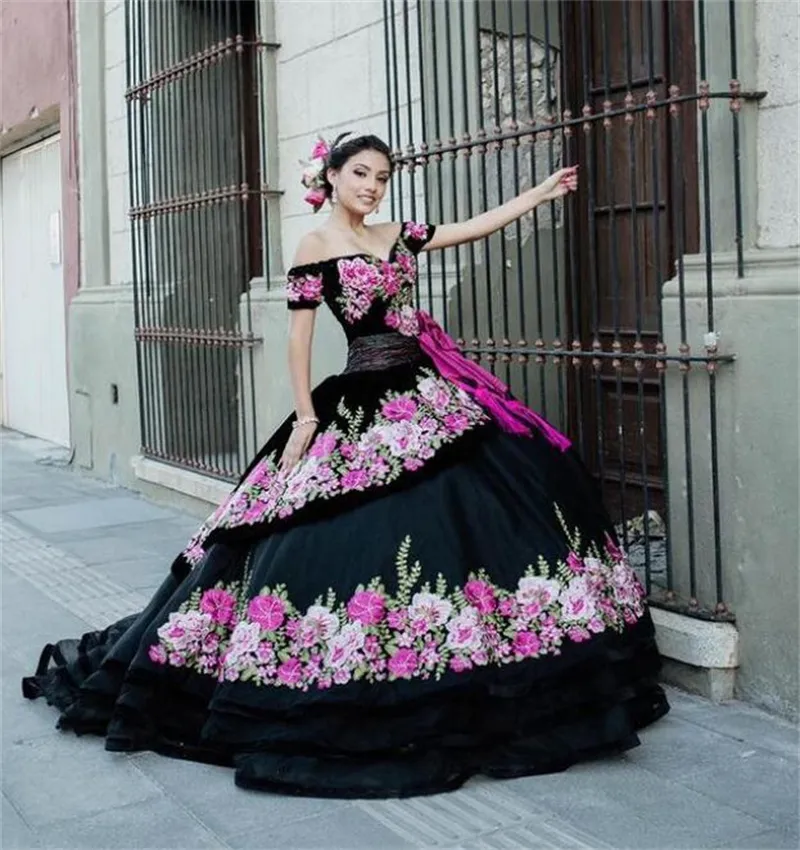 Ball Gown Black Wedding Dress 2023 Elegant Gothic Spanish Church Bridal Gowns Off Shoulder Flowers Beaded Medieval Costume Bride Princess Vestido De