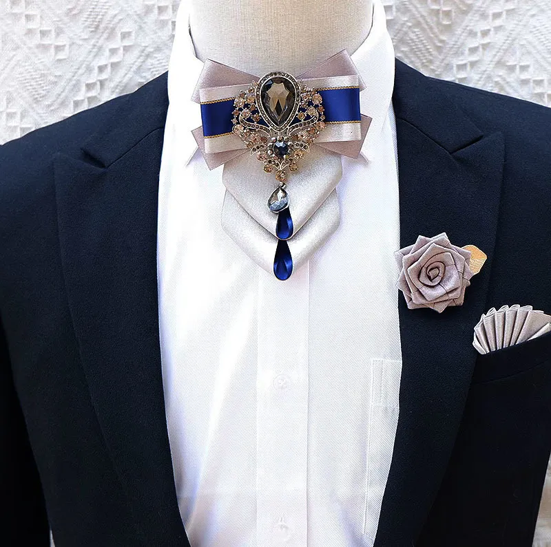 Tie with brooch top