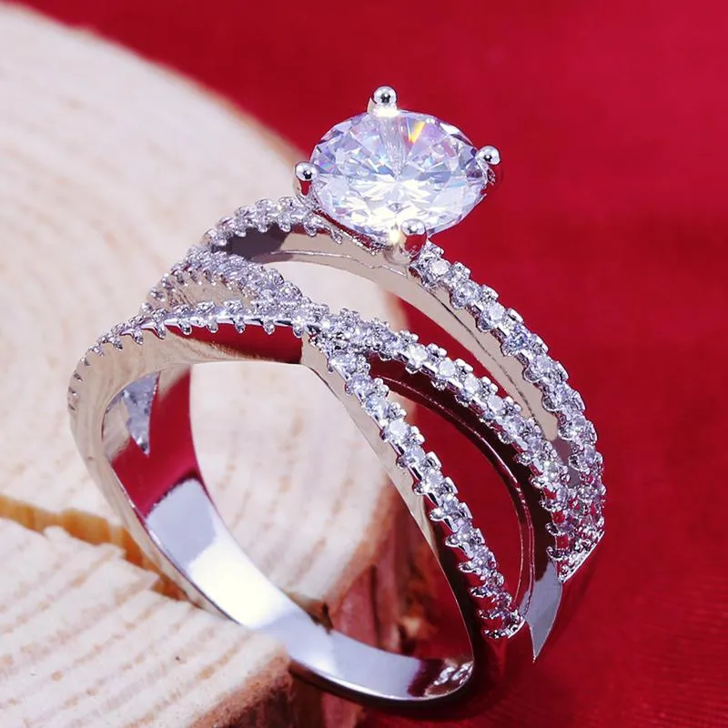 結婚指輪jkマイクロ舗装されたロマンチックなソリティアアクセサリーfemmeを持つ女性のためのかなり幾何学的なツイストエンゲージリング
