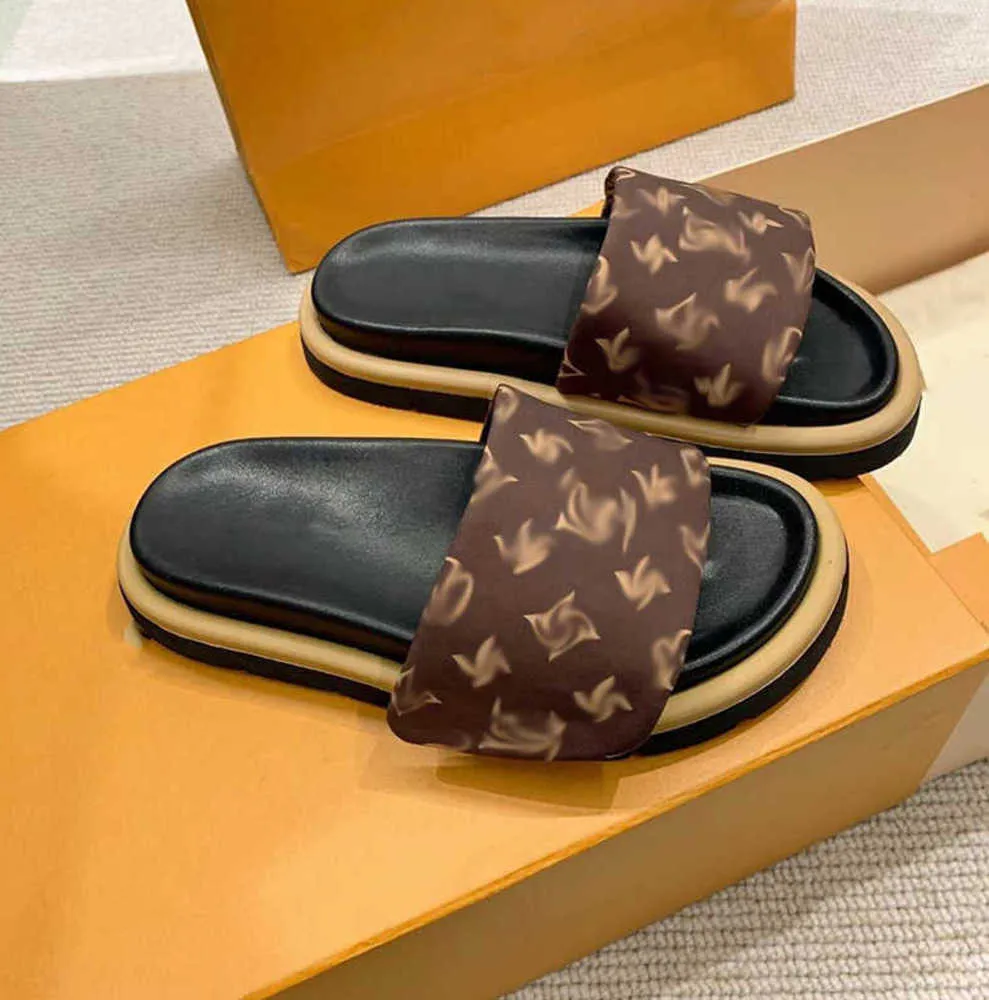 Ontwerpers Pool Pillow Mules Dames Sandalen Zonsondergang Flat Comfort Gevotte voorste riem Slippers Modieuze gemakkelijk te dragen Styls Mode Trend 419