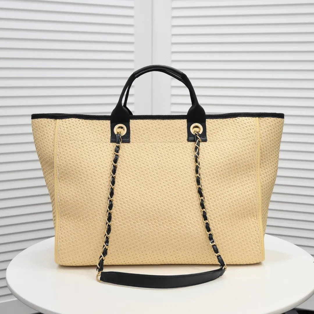 Stylish beach bags 2025