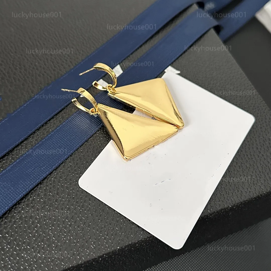 Novo designer charme P-Letter Inverted Triangle Pendant Brincos de Luxúria Jóias de Casamento de Moda de Moda 18K Presente de Party Party Wholesale A186