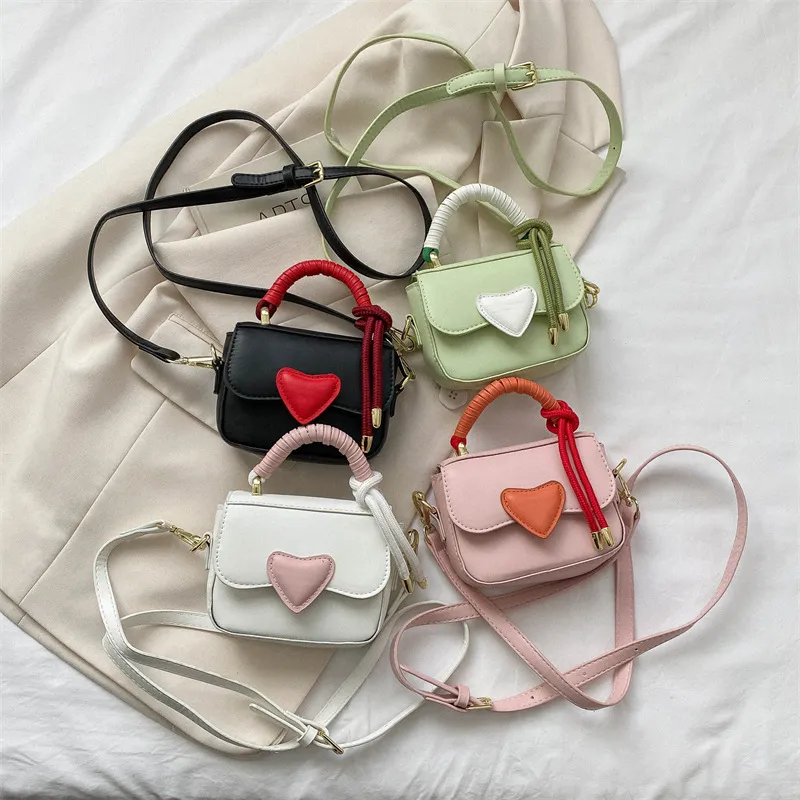 Enfants mignon amour coeur sacs main princesse sac bandouli re 2023 t b b fille couleur correspondant unique paule petit sac carr F1659