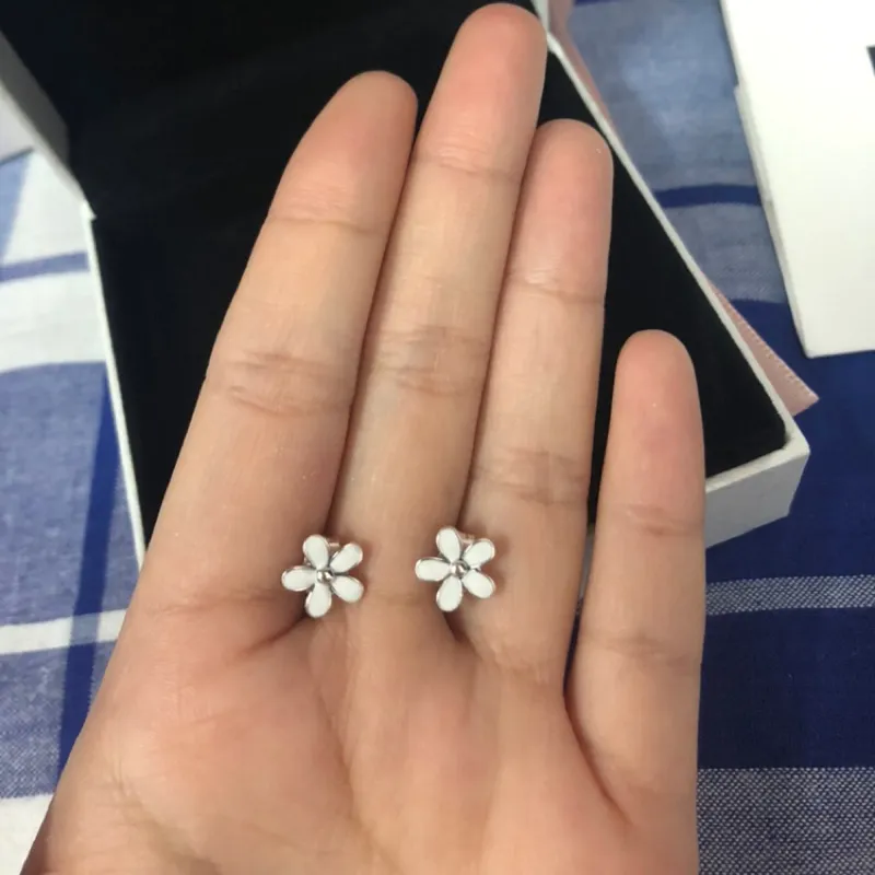 Pandora white 2024 daisy earrings