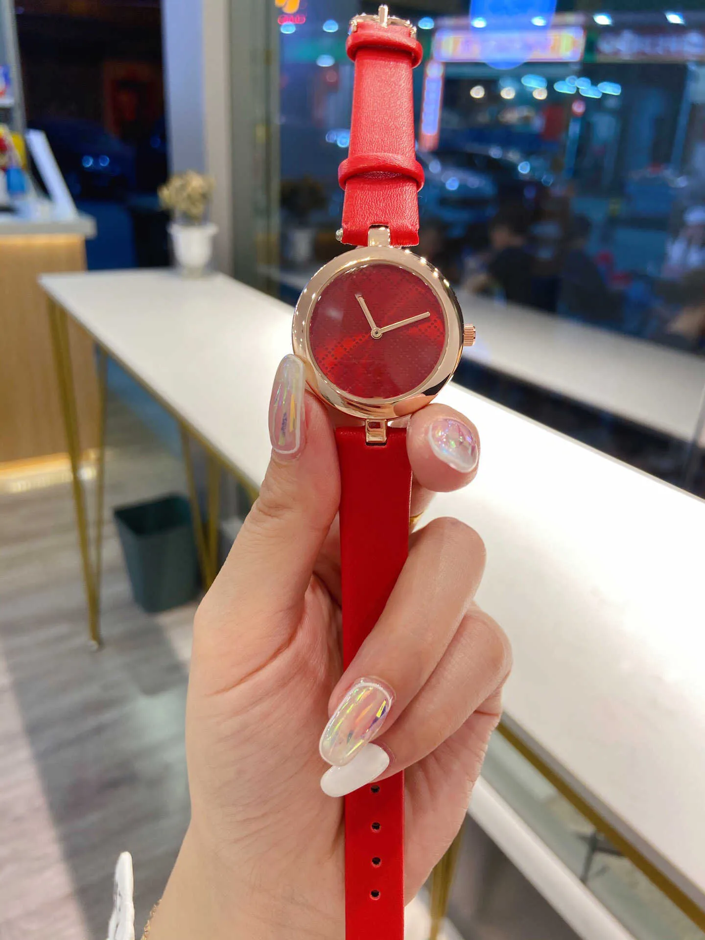 Toppkvalitetsdesigner Lady Watches Fashion Casual Luxury Female Watch Lover Gifts