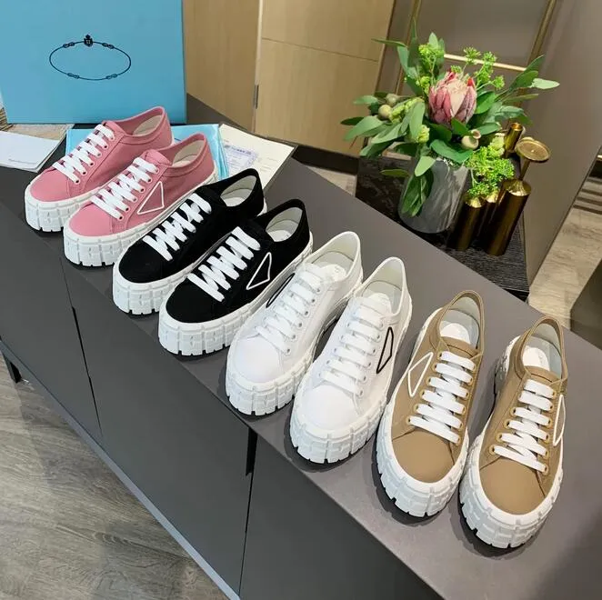 Çift Tekerlekli Naylon Gabardin Sneakers Dsigner Triangle Logo Kanvas Günlük Ayakkabılar Kadın Sneaker Eğitmenler Üçlü Kalın Alt Düşük Ayakkabı En Kaliteli Boyut 35-42