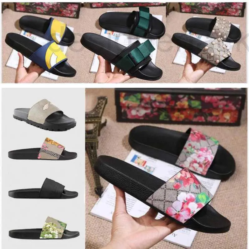 Slippers Designer Top Quality Men Women Ladies Flat Platform Sandals Rubber Slide Floral Brocade Gear Bottoms Flip Flops Bee Striped Beach Causal Slipper AU3Z