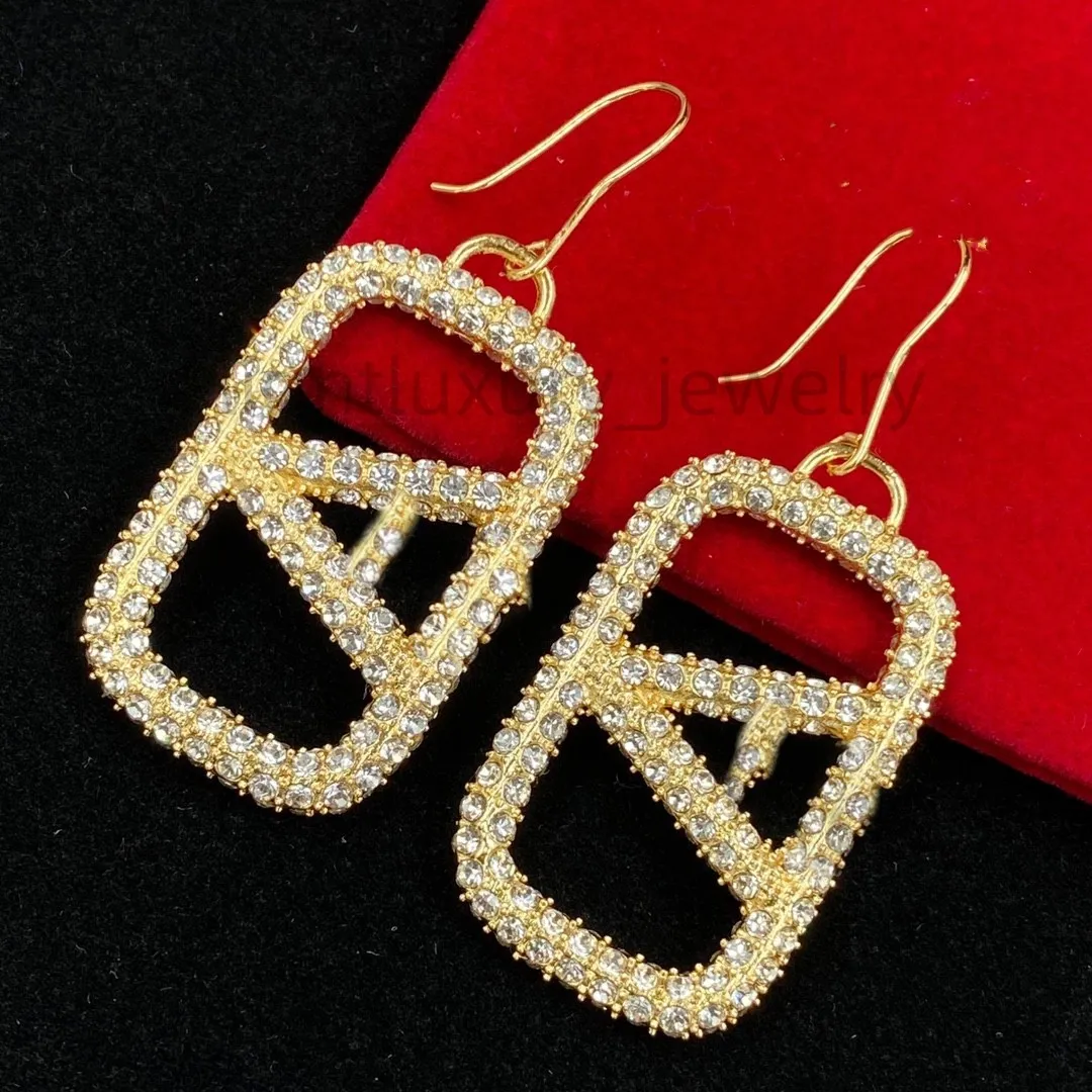 Les concepteurs de boucles d'oreilles conçoivent des clous pour les femmes, des bijoux en argent 925 en forme de coeur en forme de coeur luxueux en or classique 1