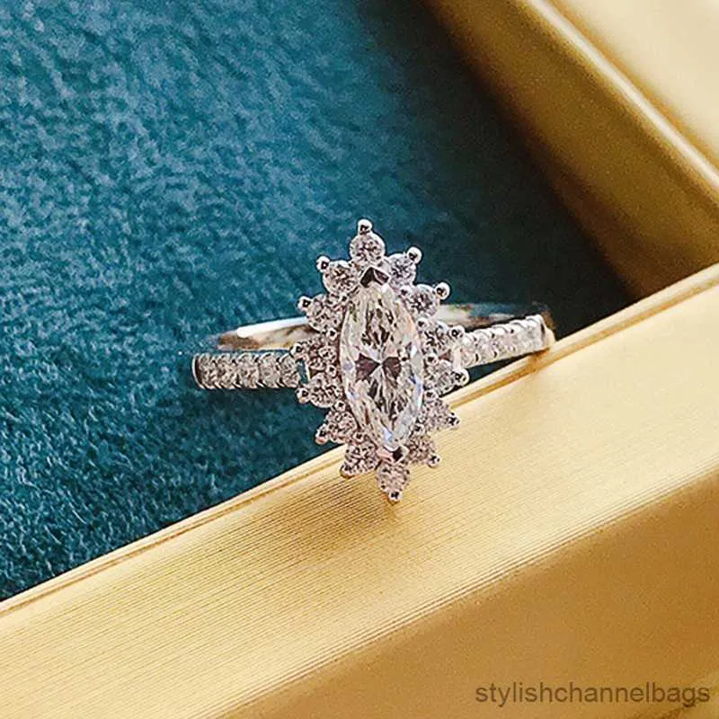 Anel de casamento da banda anéis de banda para mulheres de luxo incrustado cubic elegante bandas de noivado de anel de dedos jóias
