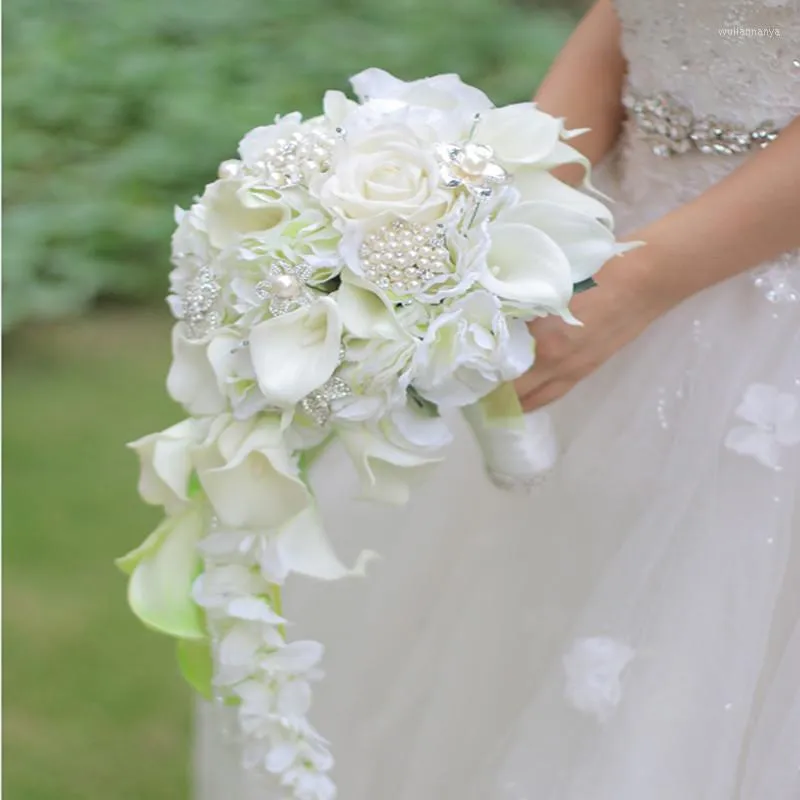 Fiori decorativi Fiore a ferro di cavallo Bouquet da sposa da sposa Legato a mano Damigella d'onore Materiale per feste domestiche artificiali