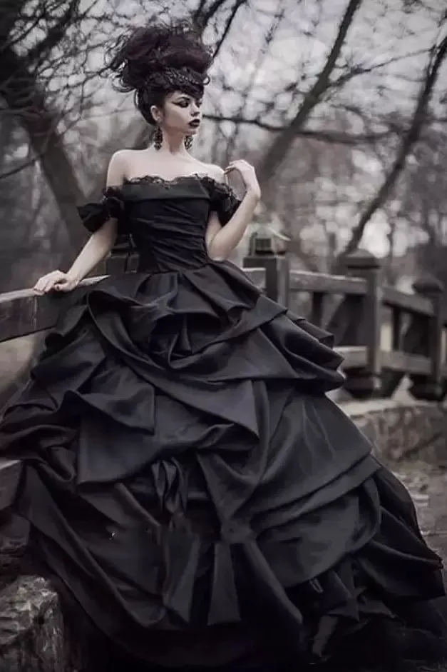 レトロウエディングドレス(Dress Black) Vintage Gothic Black Wedding Dress Off The Shoulder Ruched