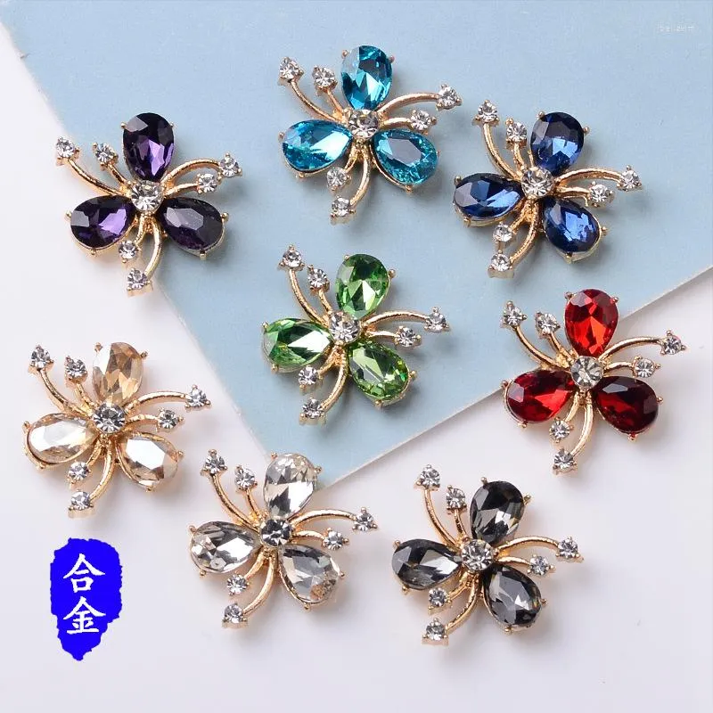 Charms 30pcs/lot liga dourada com charme de formato de flor de cristal para roupas jóias diy fazendo acessórios para encontrar