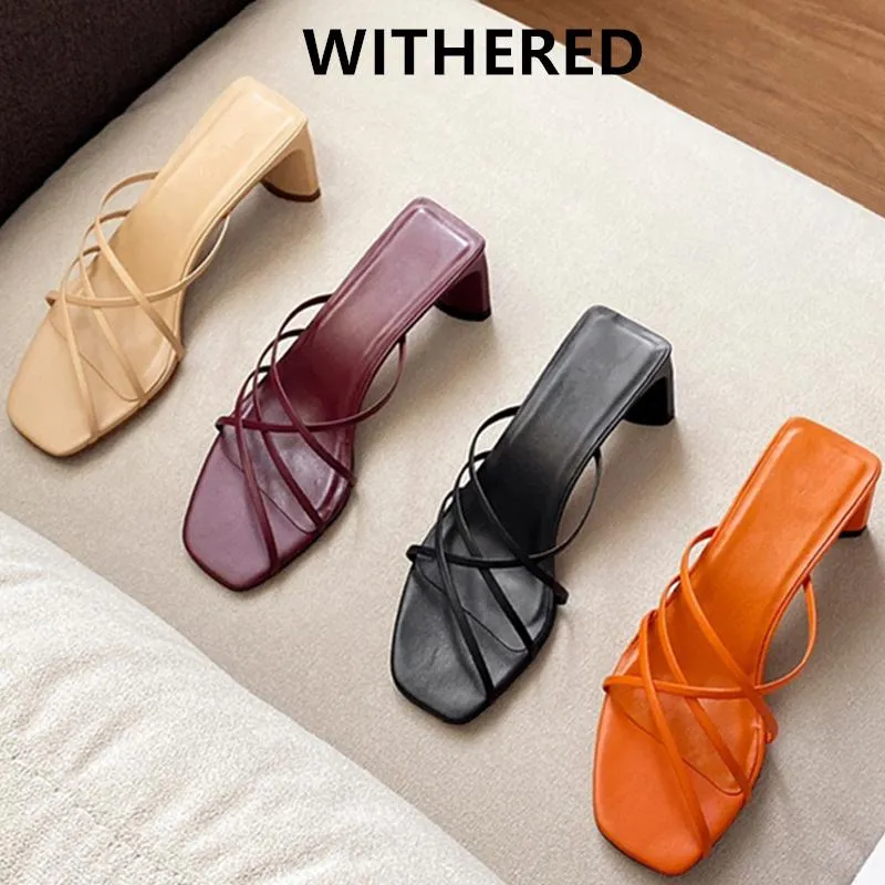 NOWOŚĆ 2023 Dress Sukiety Buty Summer Women Designer Mash Mash Simple Retro Square Slipper Woman Heels