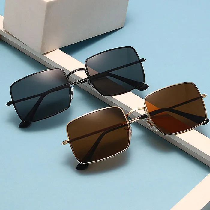 Classic Oversized Square Frame Sunglasses for Men and Women  display picture 2