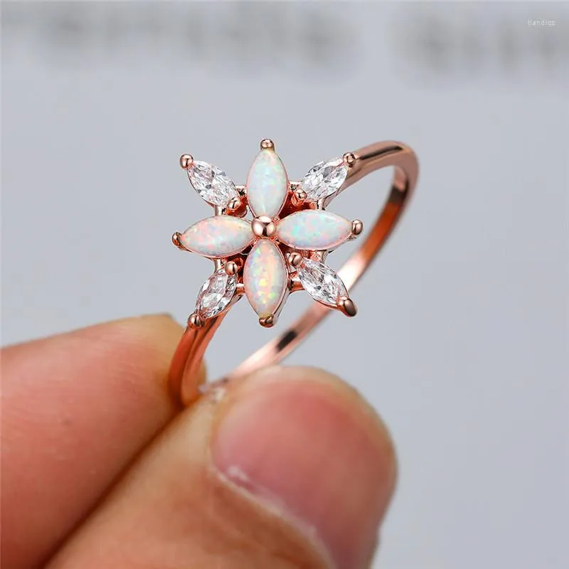 Hochzeit Ringe Zierliche Kristall Blume Dünne Verlobungsring Luxus Weibliche Weiß Blatt Opal Stein Boho Rose Gold Farbe Für Frauen