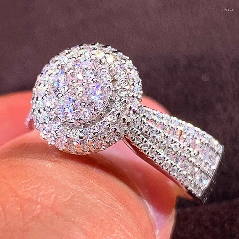 Fedi nuziali Anello di fidanzamento di lusso per le donne Iced Out Zircone cubico Scintillante placcato in oro bianco Proponi gioielli regalo di matrimonio KCR187