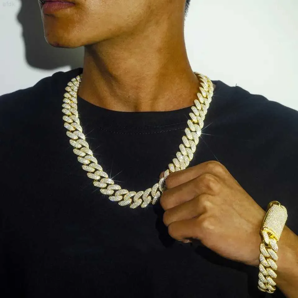 Custom Hip Hop Cuban Link Chain With VVS Moissanite Diamonds Thick 19mm