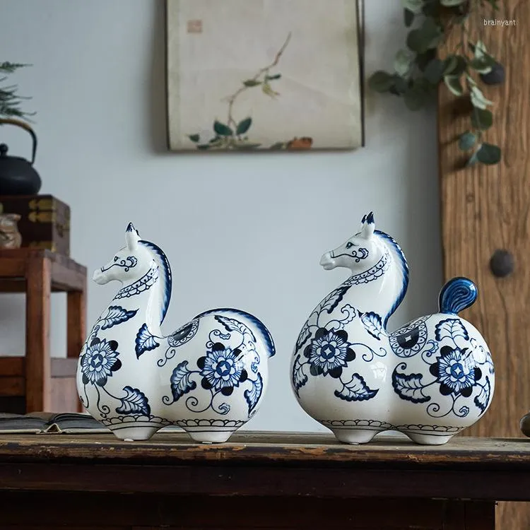 vase vases chinese style青と白の手描きのセラミック馬の飾りクラフトリビングルームテレビキャビネットホームデコレーション
