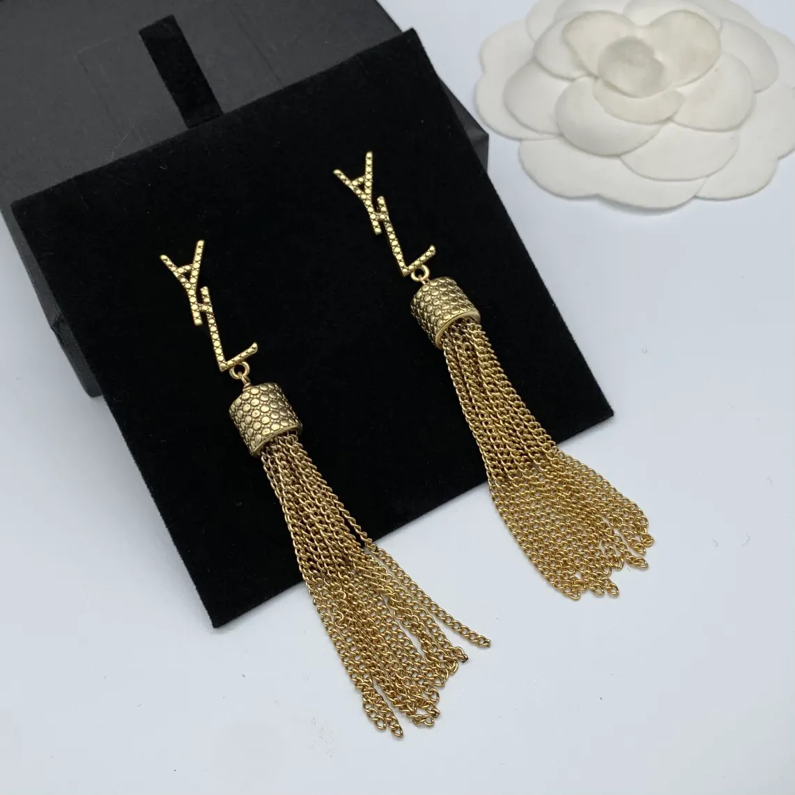 Dangle Chandelier Fashion Classic Designer Jewellery Bijoux pour femmes Vintage Monogram Boucles d'oreilles en laiton massif style coeur avec des pierres 230515