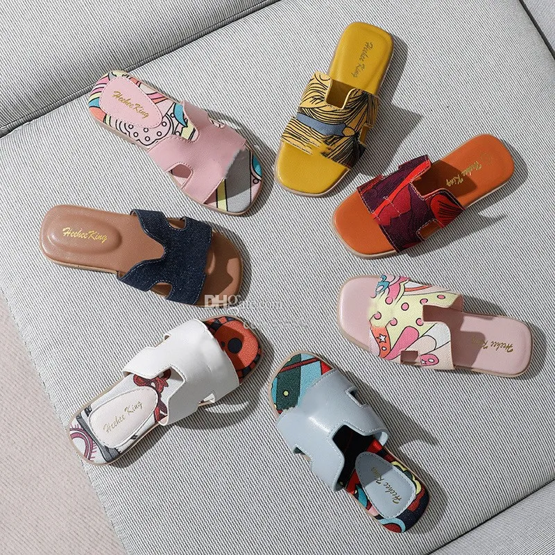 Kids Slippers Classic Girls Slides Low Heel Beach Home Toddler Sandals Children Youth Casual Summer Slide Slipper Lazy Designer Kid Shoes Size Eur 25-35