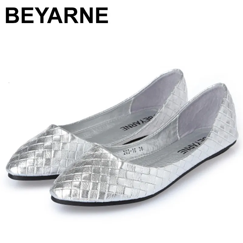 Chaussures habillées BEYARNE Dames Balet Flat Tenun Emas Perak Ujung Lancip Sepatu Bernapas Slip Ons Musim Panas ukuran 35 41E522 230516