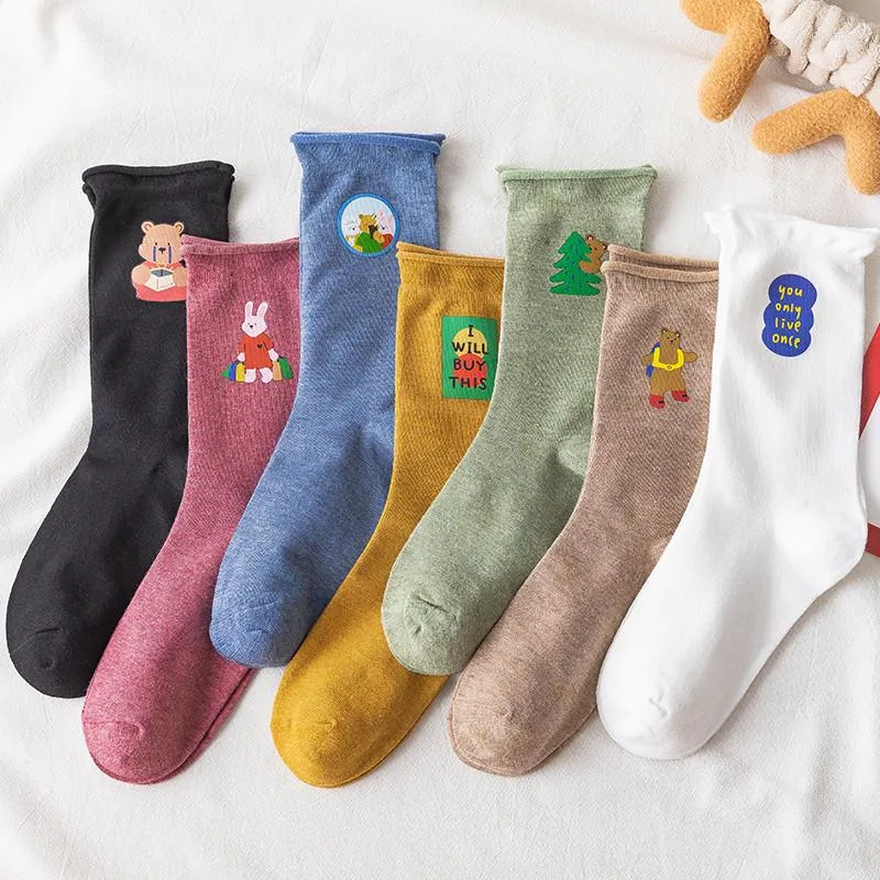 Femmes chaussettes le coton couleur drôle mode haute qualité personnalité mignon ours estampage femme moyen Tube étudiant