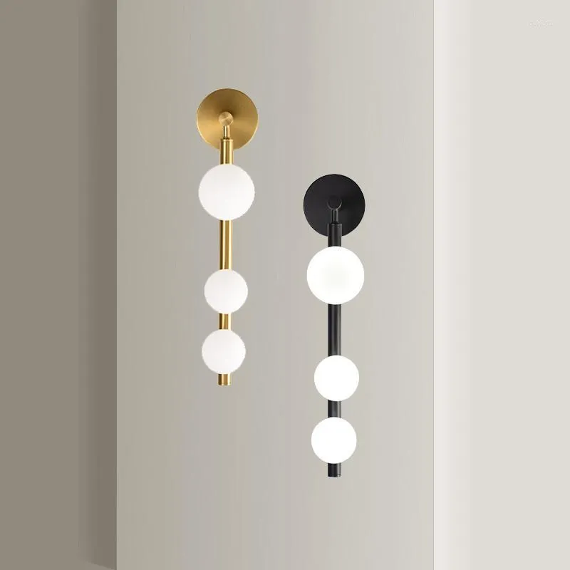 Lampade da parete Comodino nordico Golden Black Light Modern Orecchino TV Sfondo Applique con paralume in vetro per lampada da parrucchiere per scale