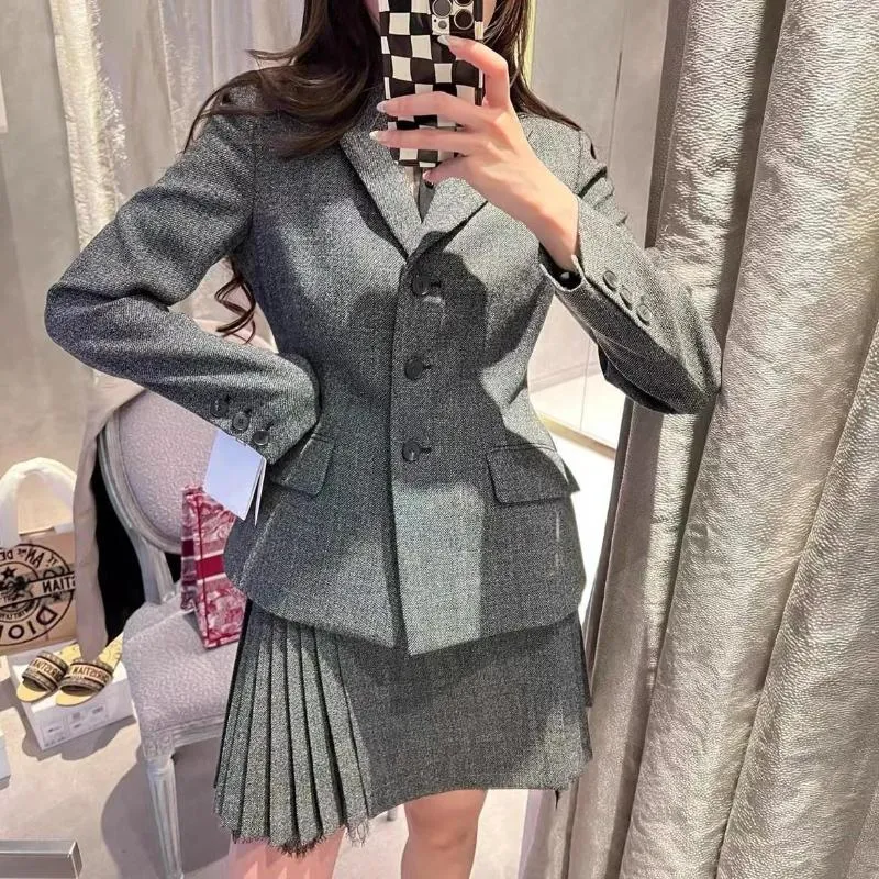 Abiti da donna Blazer di lana Moda donna Foderato in seta Autunno 2023 Scollo a V Causale Cappotto a maniche lunghe Capispalla donna monopetto