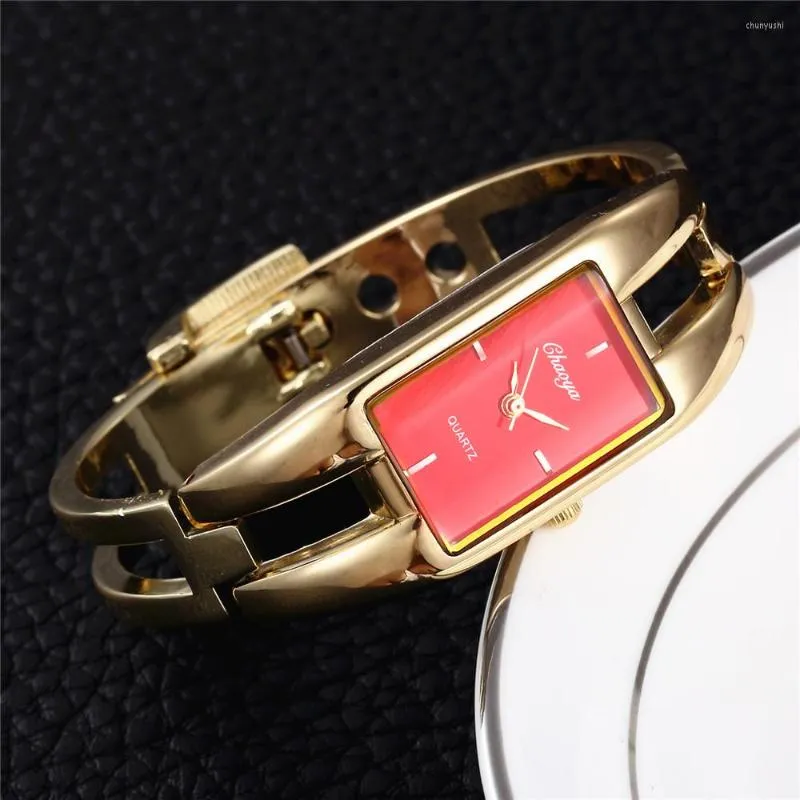 Armbandsur Lyx Guld Metall Kvinnor Klockor Mode Flickarmband Vintage Elegant Armband i rostfritt stål Kvartsklocka