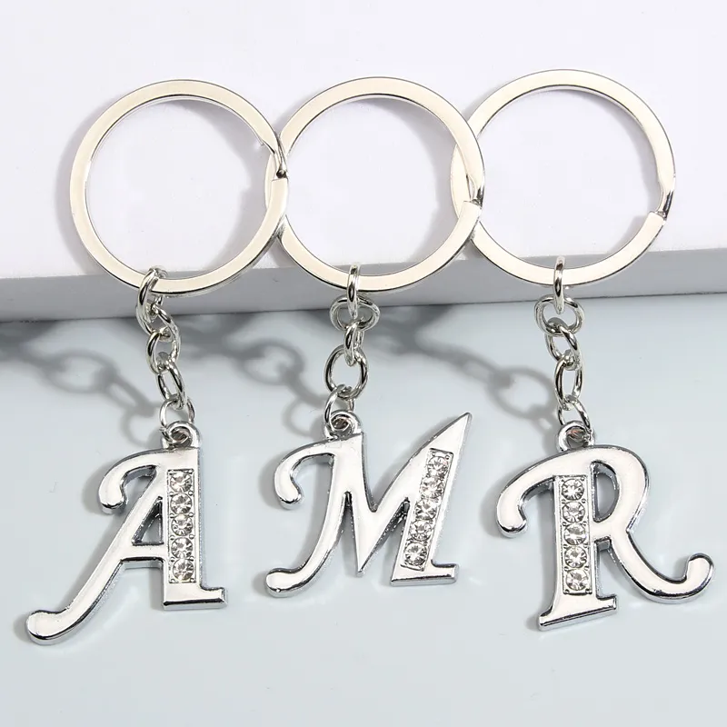 LLavero de Metal con inicial de A-Z, llavero con 26 letras mayúsculas para mujeres y hombres, accesorio para bolso, llaves de coche, regalos de joyería DIY